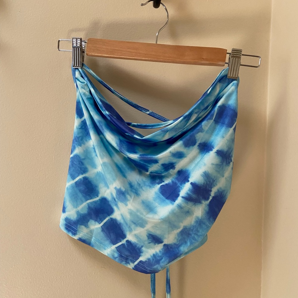 Crop top - adjustable ties in back